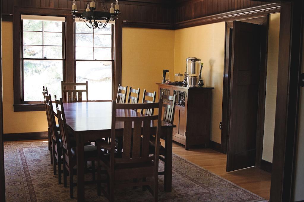 אסטס פארק The Golden Leaf Inn מראה חיצוני תמונה